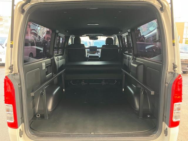 ハイエースバン スーパーＧＬ　ダークプライムＩＩ　ＢＩＧ－Ｘナビ／Ｂカメラ／／ＥＴＣ／ベッドキット／社外センターコンソール／ＬＥＤヘッドライト／スマートキー＆プッシュスタート／サイドバイザー／社外シートカバー／セーフティセンス／ＡＣ１００Ｖ電源（57枚目）