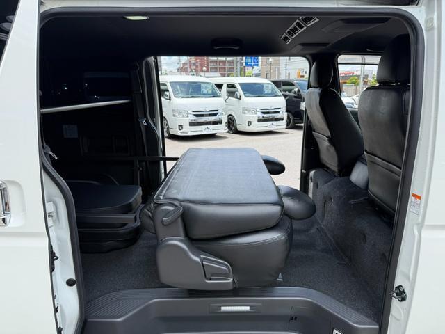 ハイエースバン スーパーＧＬ　ダークプライムＩＩ　ローダウン／１６インチアルミ／ベットキッド／フロントエアロ／アルパインナビ／シートカバー／クルーズコントロール（46枚目）