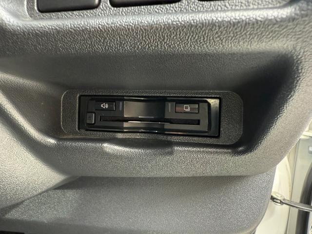 ハイエースバン スーパーＧＬ　ダークプライムＩＩ　ローダウン／１６インチアルミ／ベットキッド／フロントエアロ／アルパインナビ／シートカバー／クルーズコントロール（51枚目）