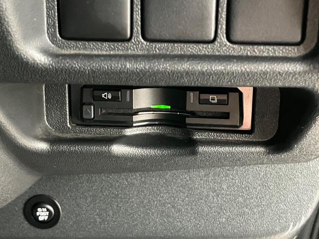 ハイエースバン スーパーＧＬ　ダークプライム　ＢＩＧ－Ｘナビ／Ｂカメラ／ＥＴＣ／ＬＥＤヘッドライト／スマートキー＆プッシュスタート／ＴＲＤアルミ／ベッドキット（19枚目）