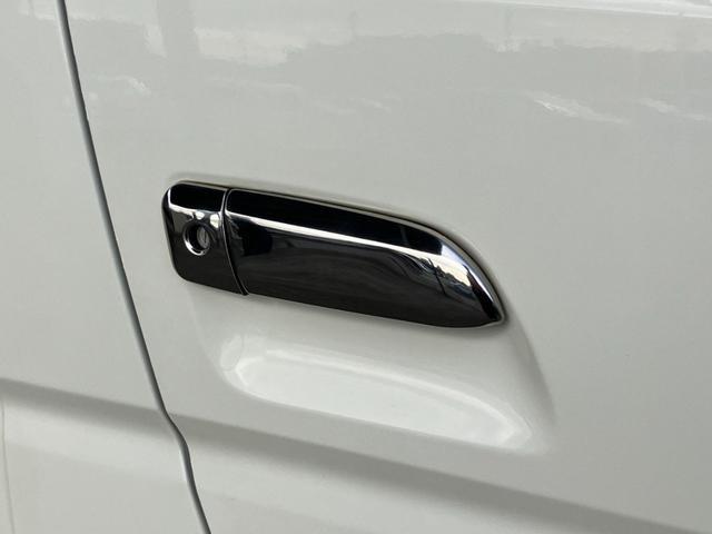 ハイエースバン ＳロングワイドＤＸ　ＧＬパッケージ　４ＷＤ／ハイルーフ５人乗／ナビＴＶ／Ｂカメラ／天吊モニタ／天井スピーカー／社外アルミ／ＧＲ８エアロ／ベッドキット（32枚目）