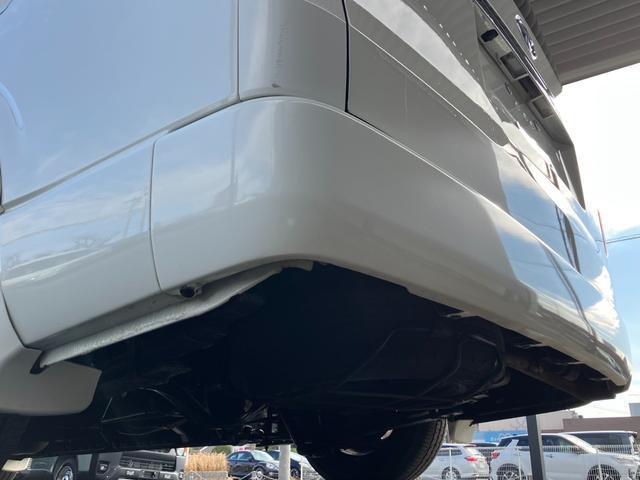 ハイエースバン ＳロングワイドＤＸ　ＧＬパッケージ　４ＷＤ／ハイルーフ５人乗／ナビＴＶ／Ｂカメラ／天吊モニタ／天井スピーカー／社外アルミ／ＧＲ８エアロ／ベッドキット（37枚目）