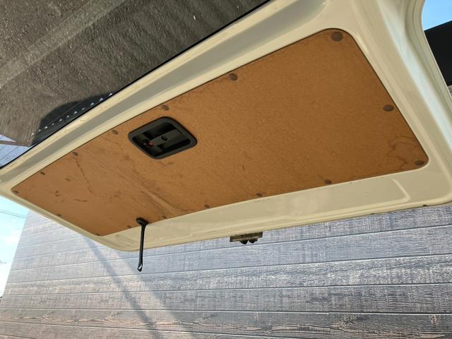 ハイエースバン ＳロングワイドＤＸ　ＧＬパッケージ　４ＷＤ／ハイルーフ５人乗／ナビＴＶ／Ｂカメラ／天吊モニタ／天井スピーカー／社外アルミ／ＧＲ８エアロ／ベッドキット（60枚目）