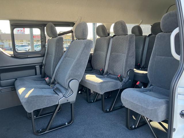ハイエースワゴン グランドキャビン　４ＷＤ／登録済未使用／３列１０人乗／デジタルミラー／Ｂカメラ／コーナーソナー／ＬＥＤヘッド／スマートキ／パワスラ（4枚目）