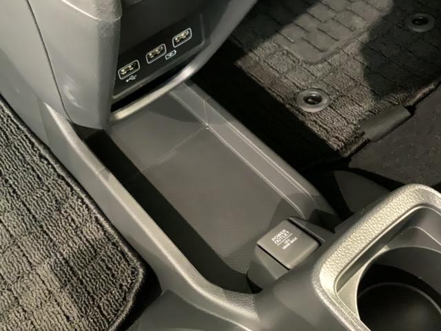 Ｎ－ＯＮＥ プレミアム　ＨＳＥＮＳＩＮＧ　２ト－ン　新車保証　試乗車　ＵＳＢポート　ワンオーナー車　衝突軽減　ＥＳＣ　ＬＥＤ　シ－トヒ－タ－　バックカメラ　フルセグ　カーテンエアバック　ナビＴＶ　スマートキー　ＡＡＣ　ＥＴＣ（28枚目）