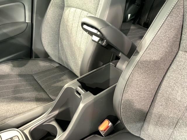 フィット e:HEVホーム H SENSING 新車保証 試乗禁煙車  9inchナビLXM-242ZFNi フルセグ リヤカメラ BTオ-ディオ ETC LEDライト サイドエアバッグ クルコン USB CarPlay(29枚目)