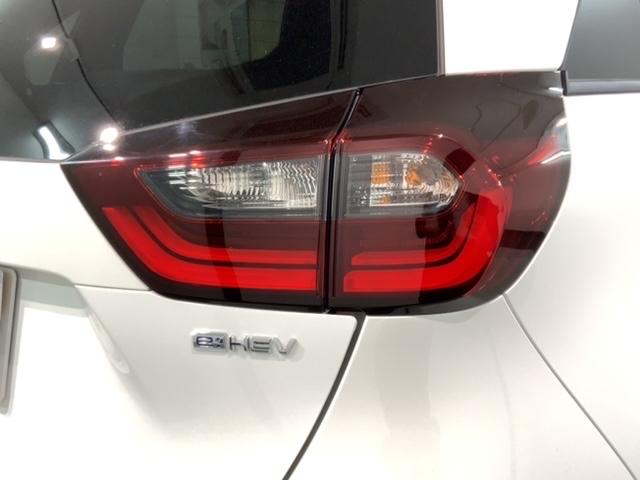 フィット e:HEVホーム H SENSING 新車保証 試乗禁煙車  9inchナビLXM-242ZFNi フルセグ リヤカメラ BTオ-ディオ ETC LEDライト サイドエアバッグ クルコン USB CarPlay(45枚目)