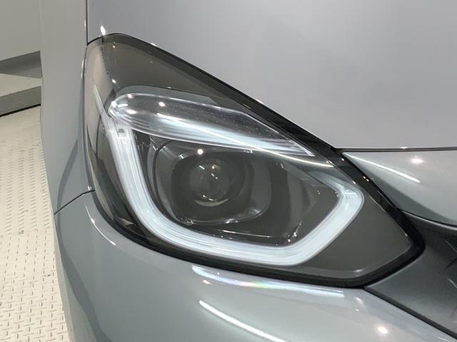 フィット ｅ：ＨＥＶＲＳ　Ｈ　ＳＥＮＳＩＮＧ　新車保証　試乗禁煙車　ナビＬＸＭ－２４２ＺＦＮｉ　フルセグＴＶ　リヤカメラ　ＢＴオ－ディオ　ＤＶＤ　ＣａｒＰｌａｙ　ＥＴＣ　ＬＥＤライト　クルコン　アルミ　サイドエアバッグ（8枚目）