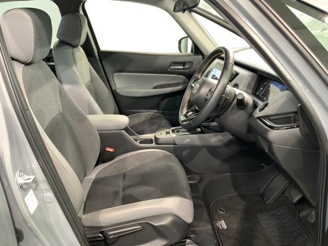 フィット ｅ：ＨＥＶＲＳ　Ｈ　ＳＥＮＳＩＮＧ　新車保証　試乗禁煙車　ナビＬＸＭ－２４２ＺＦＮｉ　フルセグＴＶ　リヤカメラ　ＢＴオ－ディオ　ＤＶＤ　ＣａｒＰｌａｙ　ＥＴＣ　ＬＥＤライト　クルコン　アルミ　サイドエアバッグ（17枚目）