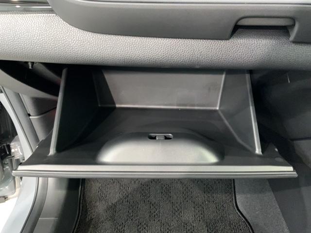 フィット ｅ：ＨＥＶＲＳ　Ｈ　ＳＥＮＳＩＮＧ　新車保証　試乗禁煙車　ナビＬＸＭ－２４２ＺＦＮｉ　フルセグＴＶ　リヤカメラ　ＢＴオ－ディオ　ＤＶＤ　ＣａｒＰｌａｙ　ＥＴＣ　ＬＥＤライト　クルコン　アルミ　サイドエアバッグ（30枚目）