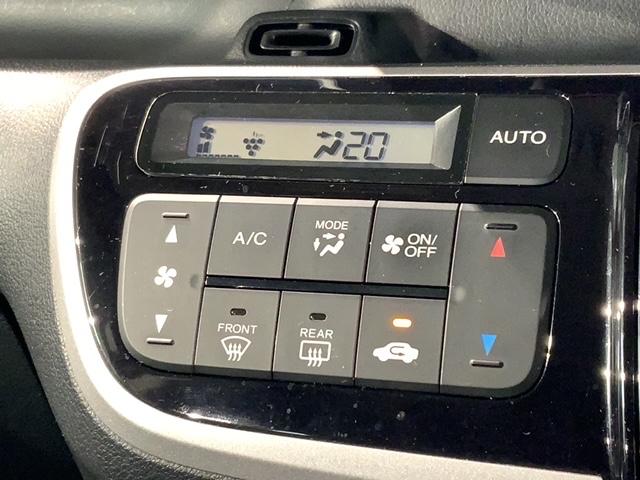 オートエアコンがついていますので、簡単操作で快適に過ごせます。希望の温度に自動調整してくれるのが便利です。