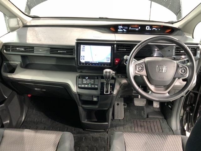 �g���₷�����C�A�E�g�̃_�b�V���{�[�h���ӂł��B�I�[�g�G�A�R���⏬������ȂǊ��������������ڂł��B