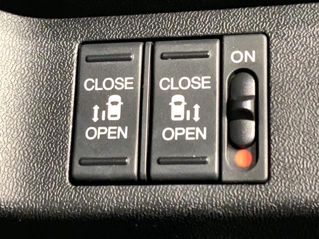 ���E�����p���[�X���C�h�h�A���t���Ă��܂��B�����^�b�`�ŊȒP�ɂ��q�l�ł��A���N���̕��ł��A�J�ł��܂�����ƂĂ��֗��ł��B�L�[���X��ԓ��X�C�b�`�ł������Ńh�A�̊J���ł��܂��B