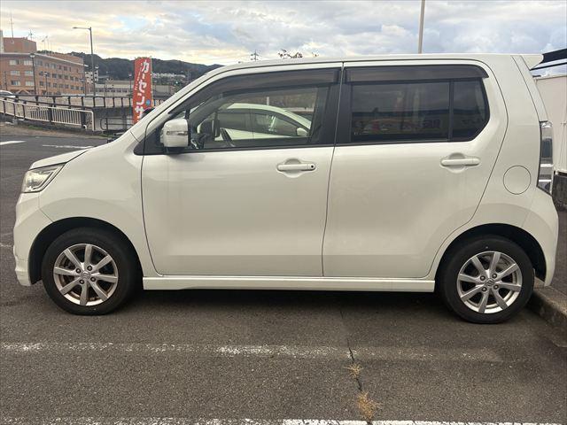 ワゴンＲスティングレー Ｘ　４ＷＤ　スマートキー　純正ナビ　ＴＶ　ＡＭ　ＦＭ　Ｂｌｕｅｔｏｏｔｈ　バックカメラ　シートヒーター　電動格納ミラー　フロント、リアドラレコ　ＥＴＣ　衝突軽減ブレーキ　横滑り防止装置　フロントフォグ（5枚目）