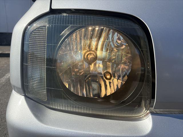 ジムニー ＸＣ　５ＭＴ　ターボ　４ＷＤ　社外オーディオ　ＡＭ　ＦＭ　ＣＤ　ハロゲンヘッドライト　フロントフォグランプ　エアコン　エアバック　パワーウィンドウ　純正アルミホイール　パワーステアリング（33枚目）