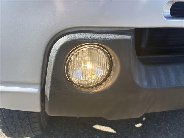 ジムニー ＸＣ　５ＭＴ　ターボ　４ＷＤ　社外オーディオ　ＡＭ　ＦＭ　ＣＤ　ハロゲンヘッドライト　フロントフォグランプ　エアコン　エアバック　パワーウィンドウ　純正アルミホイール　パワーステアリング（34枚目）