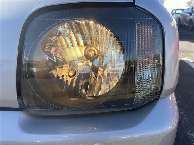 ジムニー ＸＣ　５ＭＴ　ターボ　４ＷＤ　社外オーディオ　ＡＭ　ＦＭ　ＣＤ　ハロゲンヘッドライト　フロントフォグランプ　エアコン　エアバック　パワーウィンドウ　純正アルミホイール　パワーステアリング（35枚目）
