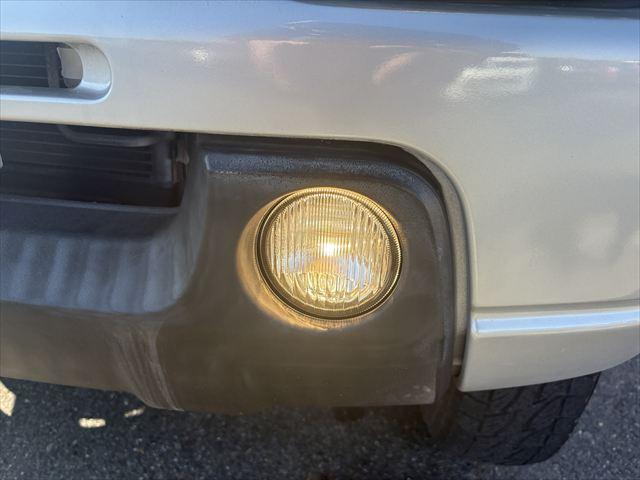 ジムニー ＸＣ　５ＭＴ　ターボ　４ＷＤ　社外オーディオ　ＡＭ　ＦＭ　ＣＤ　ハロゲンヘッドライト　フロントフォグランプ　エアコン　エアバック　パワーウィンドウ　純正アルミホイール　パワーステアリング（36枚目）