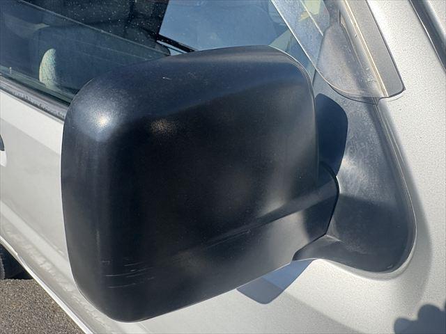 ジムニー ＸＣ　５ＭＴ　ターボ　４ＷＤ　社外オーディオ　ＡＭ　ＦＭ　ＣＤ　ハロゲンヘッドライト　フロントフォグランプ　エアコン　エアバック　パワーウィンドウ　純正アルミホイール　パワーステアリング（41枚目）