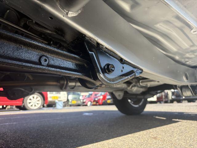 ジムニー ＸＣ　５ＭＴ　ターボ　４ＷＤ　社外オーディオ　ＡＭ　ＦＭ　ＣＤ　ハロゲンヘッドライト　フロントフォグランプ　エアコン　エアバック　パワーウィンドウ　純正アルミホイール　パワーステアリング（50枚目）