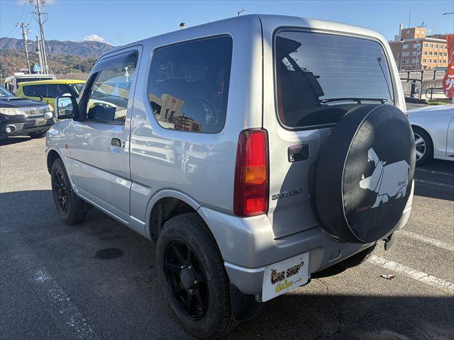 ジムニー ＸＧ　４ＷＤ　ターボ　ＡＴ　オーディオ　ヘットライトレベライザー　パワーウィンドウ　シートヒーター　エアバック　エアコン　社外アルミホイール（6枚目）