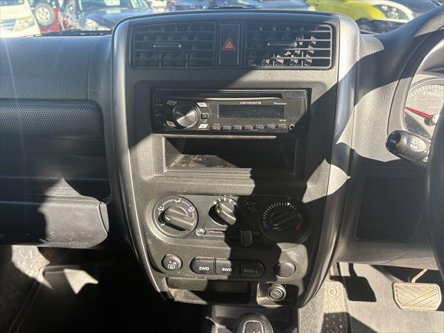 ジムニー ＸＧ　４ＷＤ　ターボ　ＡＴ　オーディオ　ヘットライトレベライザー　パワーウィンドウ　シートヒーター　エアバック　エアコン　社外アルミホイール（18枚目）