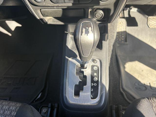 ジムニー ＸＧ　４ＷＤ　ターボ　ＡＴ　オーディオ　ヘットライトレベライザー　パワーウィンドウ　シートヒーター　エアバック　エアコン　社外アルミホイール（21枚目）