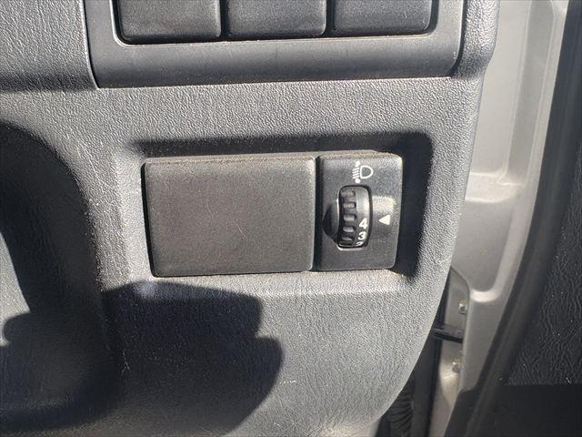 ジムニー ＸＧ　４ＷＤ　ターボ　ＡＴ　オーディオ　ヘットライトレベライザー　パワーウィンドウ　シートヒーター　エアバック　エアコン　社外アルミホイール（23枚目）