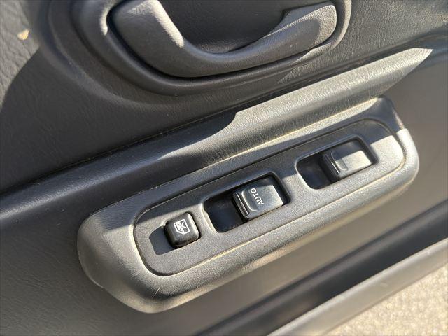 ジムニー ＸＧ　４ＷＤ　ターボ　ＡＴ　オーディオ　ヘットライトレベライザー　パワーウィンドウ　シートヒーター　エアバック　エアコン　社外アルミホイール（24枚目）