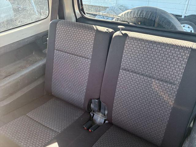 ジムニー ＸＧ　４ＷＤ　ターボ　ＡＴ　オーディオ　ヘットライトレベライザー　パワーウィンドウ　シートヒーター　エアバック　エアコン　社外アルミホイール（29枚目）