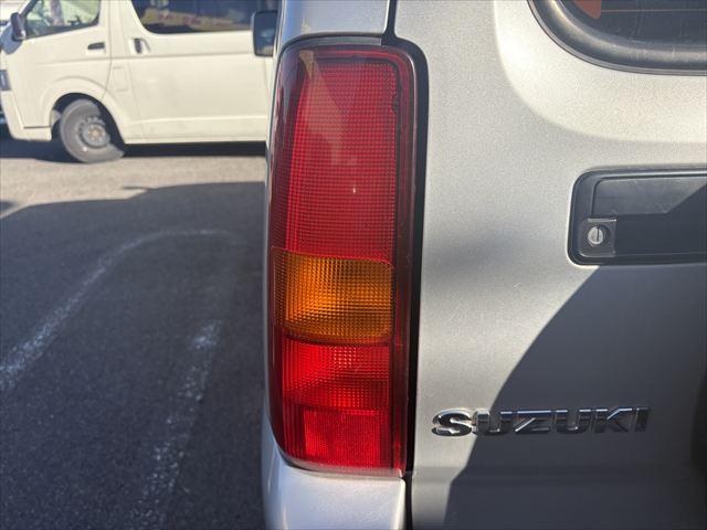 ジムニー ＸＧ　４ＷＤ　ターボ　ＡＴ　オーディオ　ヘットライトレベライザー　パワーウィンドウ　シートヒーター　エアバック　エアコン　社外アルミホイール（41枚目）