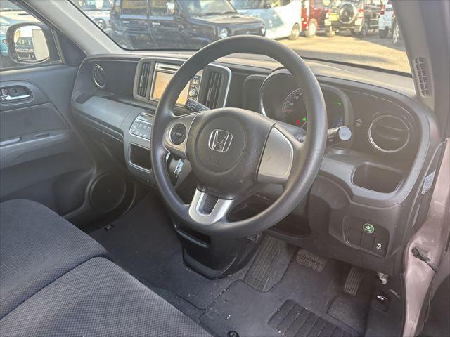 Ｎ－ＯＮＥ Ｇ・Ｌパッケージ　スマートキー２本　プッシュスタート　純正ナビ　ＵＳＢ　ワンセグ　ＣＤ　バックカメラ　ステアリングスイッチ　電動格納ミラー　ＡＵＴＯエアコン　プロジェクターヘッドライト（27枚目）