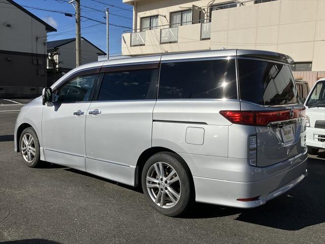 エルグランド ２５０ハイウェイスター　グー故障診断実施済み／車両状態評価書／ナビ／片側電動スライドドア／クリアランスソナー／スマートキー／オートライト／電動格納ミラー／３列シート／オットマン／アルミホイール／記録簿／走行１０．２万キロ（8枚目）