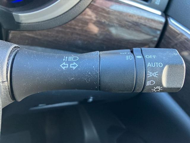 エルグランド ２５０ハイウェイスター　グー故障診断実施済み／車両状態評価書／ナビ／片側電動スライドドア／クリアランスソナー／スマートキー／オートライト／電動格納ミラー／３列シート／オットマン／アルミホイール／記録簿／走行１０．２万キロ（14枚目）