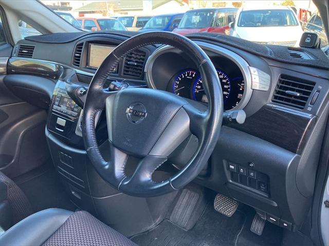 エルグランド ２５０ハイウェイスター　グー故障診断実施済み／車両状態評価書／ナビ／片側電動スライドドア／クリアランスソナー／スマートキー／オートライト／電動格納ミラー／３列シート／オットマン／アルミホイール／記録簿／走行１０．２万キロ（15枚目）