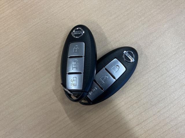 エルグランド ２５０ハイウェイスター　グー故障診断実施済み／車両状態評価書／ナビ／片側電動スライドドア／クリアランスソナー／スマートキー／オートライト／電動格納ミラー／３列シート／オットマン／アルミホイール／記録簿／走行１０．２万キロ（25枚目）