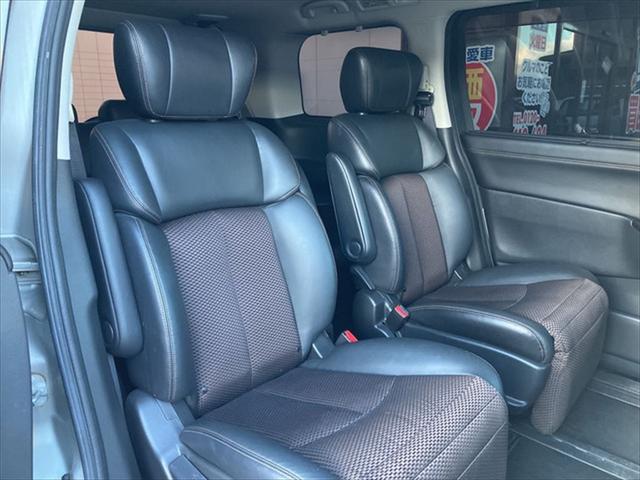 エルグランド ２５０ハイウェイスター　グー故障診断実施済み／車両状態評価書／ナビ／片側電動スライドドア／クリアランスソナー／スマートキー／オートライト／電動格納ミラー／３列シート／オットマン／アルミホイール／記録簿／走行１０．２万キロ（28枚目）