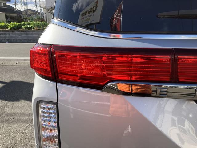 エルグランド ２５０ハイウェイスター　グー故障診断実施済み／車両状態評価書／ナビ／片側電動スライドドア／クリアランスソナー／スマートキー／オートライト／電動格納ミラー／３列シート／オットマン／アルミホイール／記録簿／走行１０．２万キロ（41枚目）