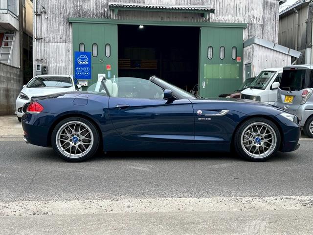 Ｚ４ ｓＤｒｉｖｅ３５ｉ　ＡＬＰＩＮＡ仕様　直６ツインターボ　ＢＢＳアルミホイール　電動オープン　ホワイト／白革シート　シートヒーター　ＨＤＤナビ　バックカメラ　ＣＤ・ＤＶＤ再生　ＥＴＣ　クルコン　ソナー　記録簿・取扱説明書（12枚目）