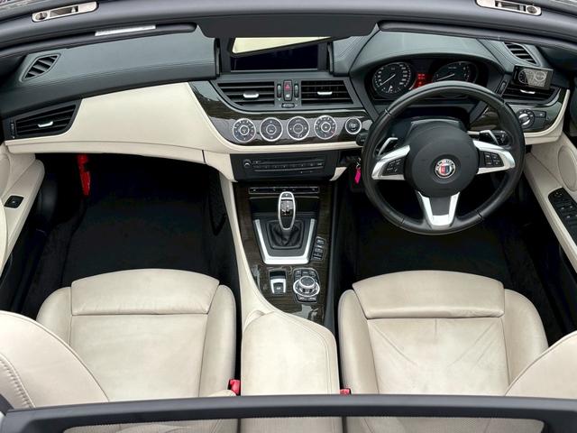 Ｚ４ ｓＤｒｉｖｅ３５ｉ　ＡＬＰＩＮＡ仕様　直６ツインターボ　ＢＢＳアルミホイール　電動オープン　ホワイト／白革シート　シートヒーター　ＨＤＤナビ　バックカメラ　ＣＤ・ＤＶＤ再生　ＥＴＣ　クルコン　ソナー　記録簿・取扱説明書（17枚目）