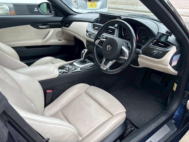 Ｚ４ ｓＤｒｉｖｅ３５ｉ　ＡＬＰＩＮＡ仕様　直６ツインターボ　ＢＢＳアルミホイール　電動オープン　ホワイト／白革シート　シートヒーター　ＨＤＤナビ　バックカメラ　ＣＤ・ＤＶＤ再生　ＥＴＣ　クルコン　ソナー　記録簿・取扱説明書（18枚目）