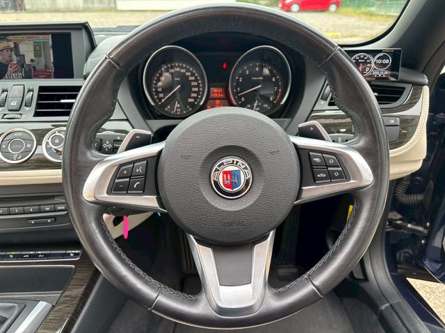 Ｚ４ ｓＤｒｉｖｅ３５ｉ　ＡＬＰＩＮＡ仕様　直６ツインターボ　ＢＢＳアルミホイール　電動オープン　ホワイト／白革シート　シートヒーター　ＨＤＤナビ　バックカメラ　ＣＤ・ＤＶＤ再生　ＥＴＣ　クルコン　ソナー　記録簿・取扱説明書（28枚目）