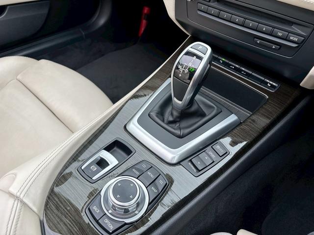 Ｚ４ ｓＤｒｉｖｅ３５ｉ　ＡＬＰＩＮＡ仕様　直６ツインターボ　ＢＢＳアルミホイール　電動オープン　ホワイト／白革シート　シートヒーター　ＨＤＤナビ　バックカメラ　ＣＤ・ＤＶＤ再生　ＥＴＣ　クルコン　ソナー　記録簿・取扱説明書（31枚目）