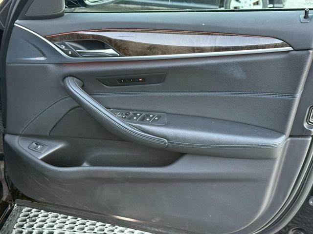 ５シリーズ ５２３ｄ　Ｍスポーツ　禁煙車　オプション２０インチアルミ　アクティブクルーズコントロール　アラウンドビューモニター　フルセグＴＶ　メーカー純正ナビ　Ｂｌｕｅｔｏｏｔｈ　パワートランク　パワーシート　スマートキー　ＥＴＣ（28枚目）