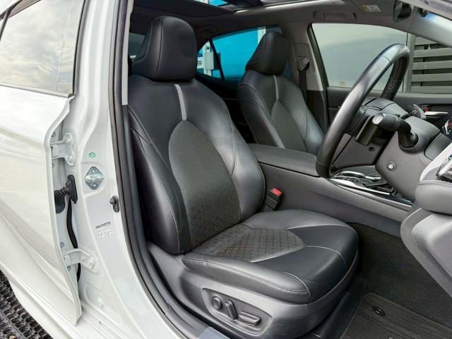 カムリ ＷＳレザーパッケージ　禁煙車　パノラミックスライディングルーフ　黒革シート　ＪＢＬサウンドシステム　メーカー純正ディスプレイオーディオ　ブラインドスポットアシスト　ヘッドアップディスプレイ　バックモニター　１８インチアルミ（11枚目）