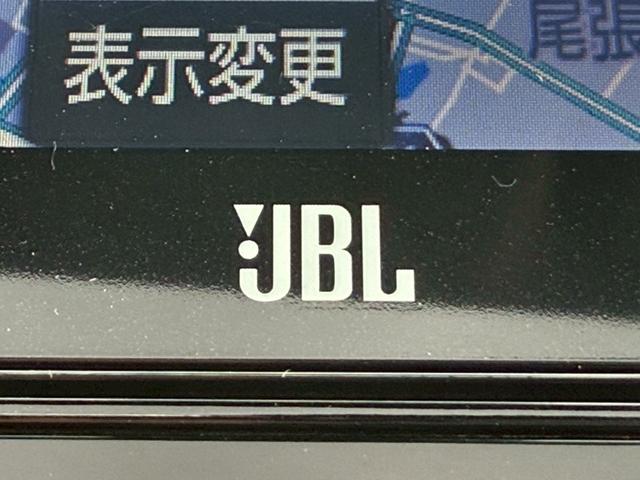 カムリ ＷＳレザーパッケージ　禁煙車　パノラミックスライディングルーフ　黒革シート　ＪＢＬサウンドシステム　メーカー純正ディスプレイオーディオ　ブラインドスポットアシスト　ヘッドアップディスプレイ　バックモニター　１８インチアルミ（14枚目）