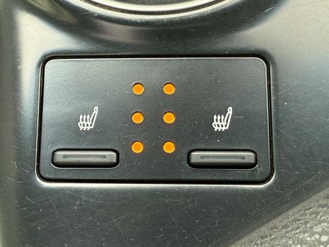 カムリ ＷＳレザーパッケージ　禁煙車　パノラミックスライディングルーフ　黒革シート　ＪＢＬサウンドシステム　メーカー純正ディスプレイオーディオ　ブラインドスポットアシスト　ヘッドアップディスプレイ　バックモニター　１８インチアルミ（18枚目）