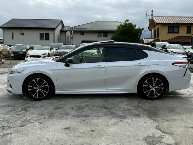 カムリ ＷＳレザーパッケージ　禁煙車　パノラミックスライディングルーフ　黒革シート　ＪＢＬサウンドシステム　メーカー純正ディスプレイオーディオ　ブラインドスポットアシスト　ヘッドアップディスプレイ　バックモニター　１８インチアルミ（23枚目）