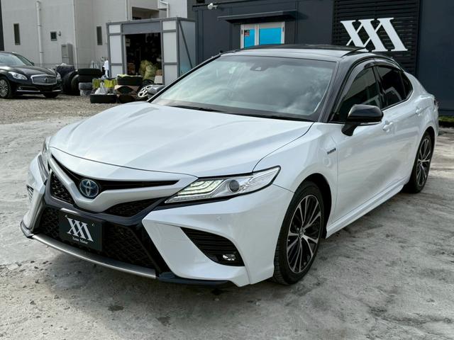 カムリ ＷＳレザーパッケージ　禁煙車　パノラミックスライディングルーフ　黒革シート　ＪＢＬサウンドシステム　メーカー純正ディスプレイオーディオ　ブラインドスポットアシスト　ヘッドアップディスプレイ　バックモニター　１８インチアルミ（26枚目）