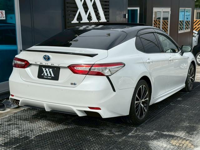 カムリ ＷＳレザーパッケージ　禁煙車　パノラミックスライディングルーフ　黒革シート　ＪＢＬサウンドシステム　メーカー純正ディスプレイオーディオ　ブラインドスポットアシスト　ヘッドアップディスプレイ　バックモニター　１８インチアルミ（28枚目）